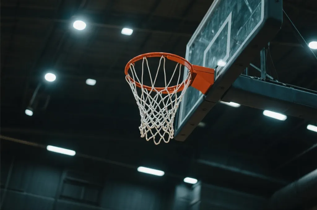 除了足球还能玩什么？九游体育篮球投注（NBA/欧冠）新手入门指南
